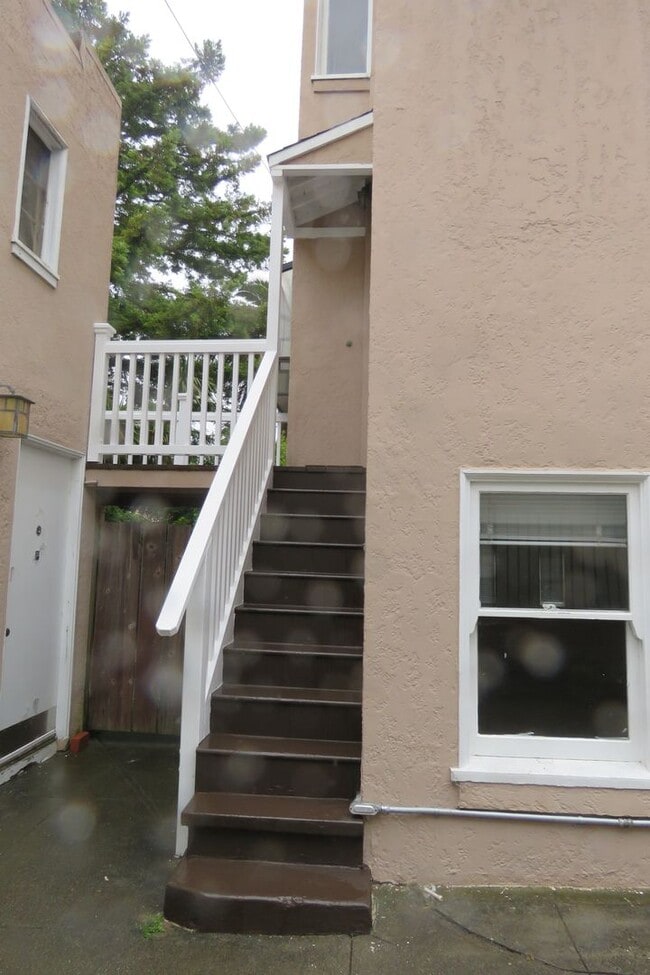 Building Photo - Elegant 4 bedroom House  with bonuses