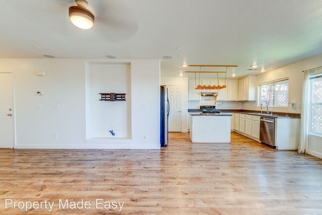 Building Photo - 3 br, 2.5 bath House - 516 Beckton Park Ave