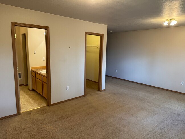 Building Photo - 1623 E 7th Ave