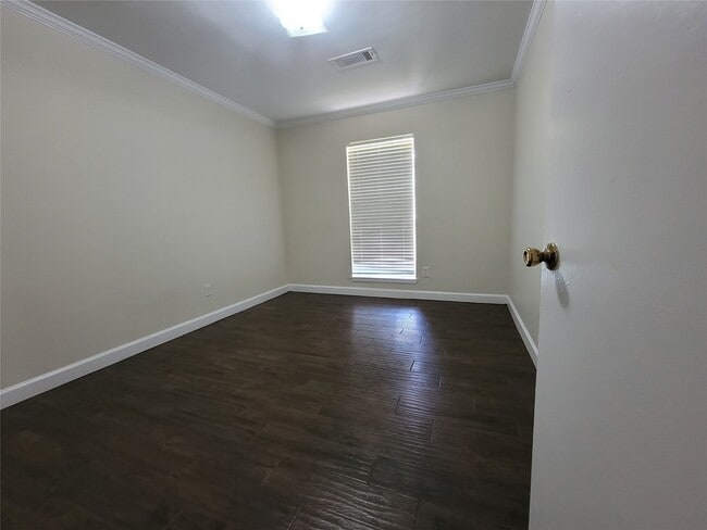 Building Photo - 9322 Fairdale Ln