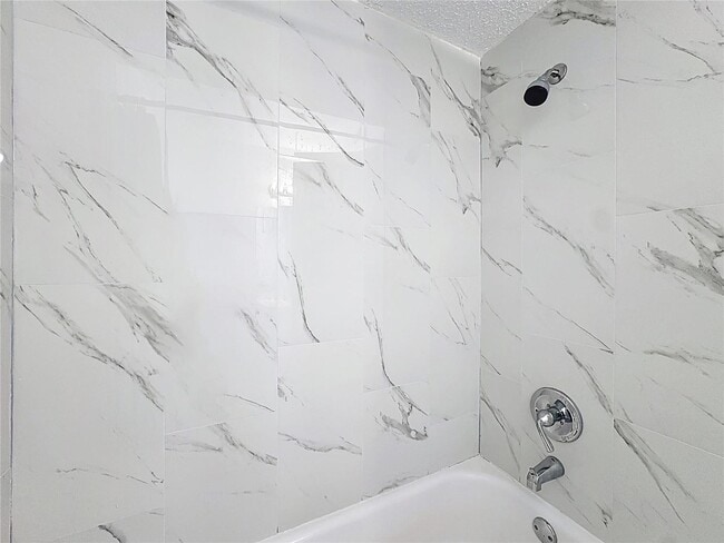 Building Photo - 3923 Atrium Dr