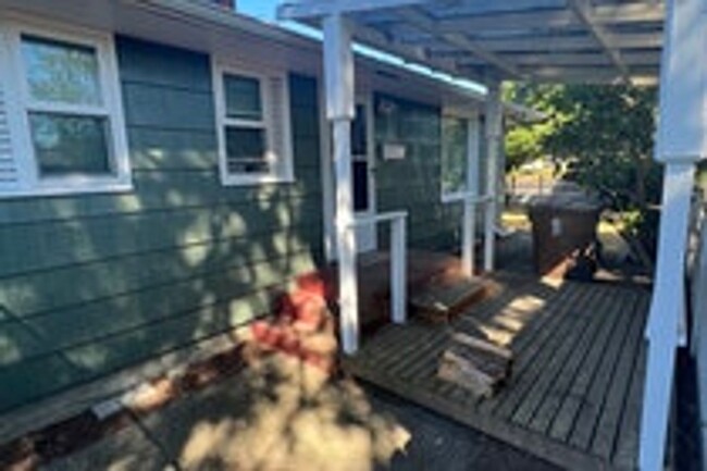 Building Photo - 2bd/1ba House in South End Tacoma