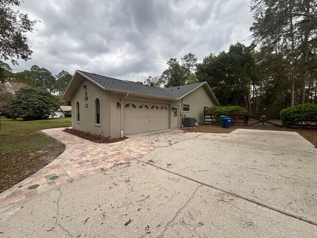Building Photo - Charming 3-Bedroom Home with Pool & Upgrades in Hernando, FL