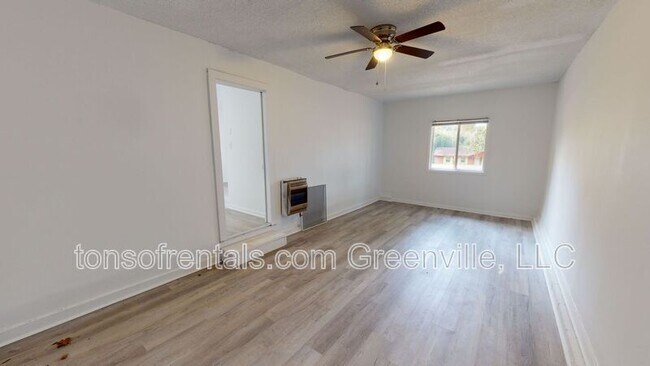 Building Photo - 233 Camelia Circle