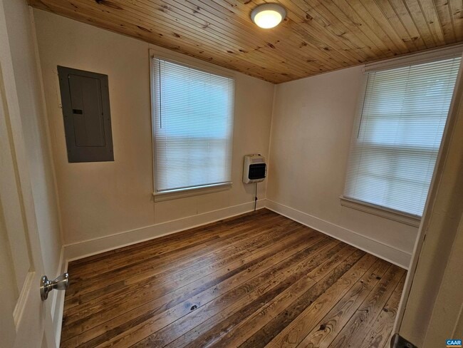 Building Photo - 4271 Davis Hwy