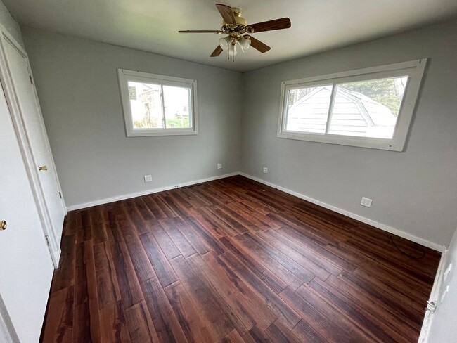 Building Photo - 3 Bedroom Home