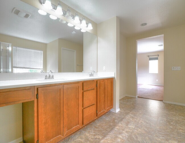 Building Photo - 34212 Woodmont