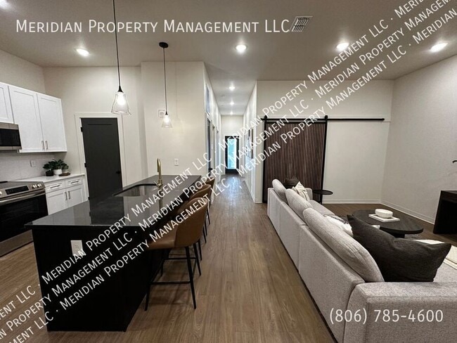 Building Photo - 5912 Erskine St