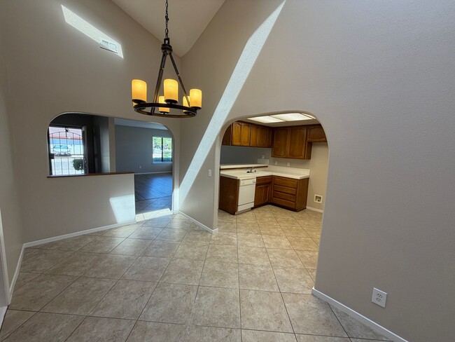 Building Photo - Well Maintained Duplex