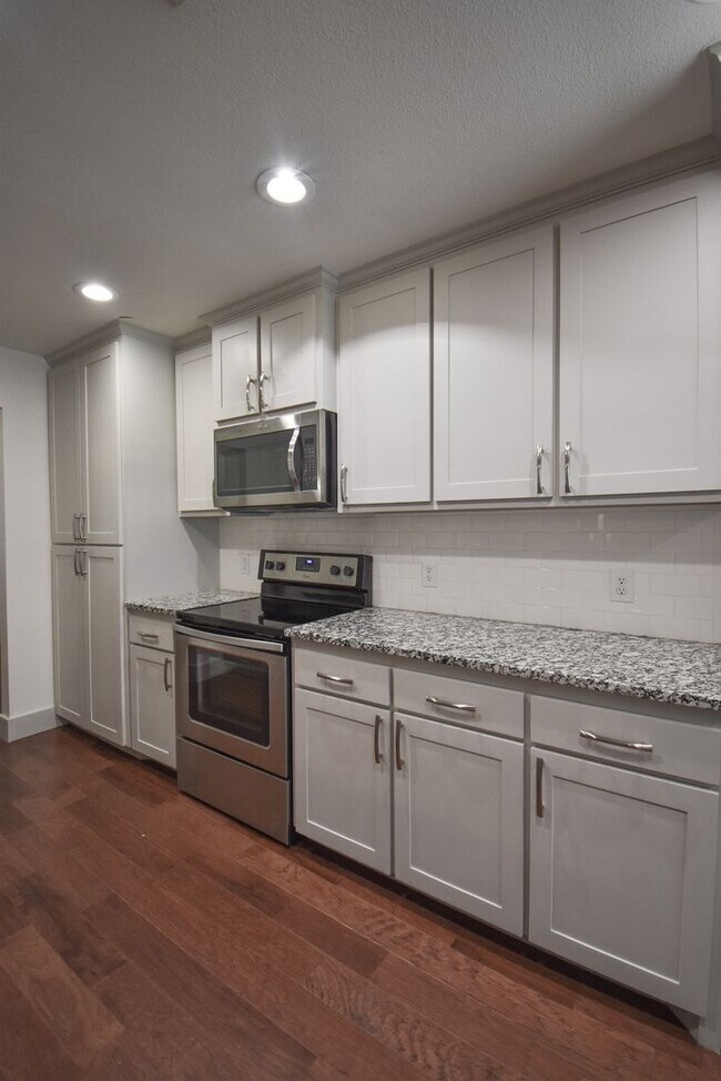 Building Photo - Lease Takeover Opportunity Available! 3 Be...