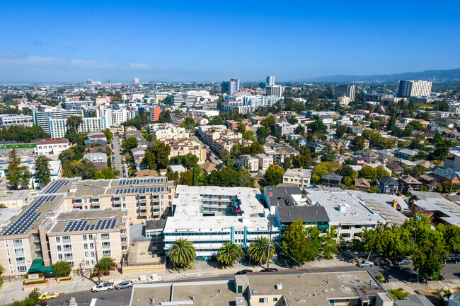 Aerial Photo - Oak Grove - 265 Vernon