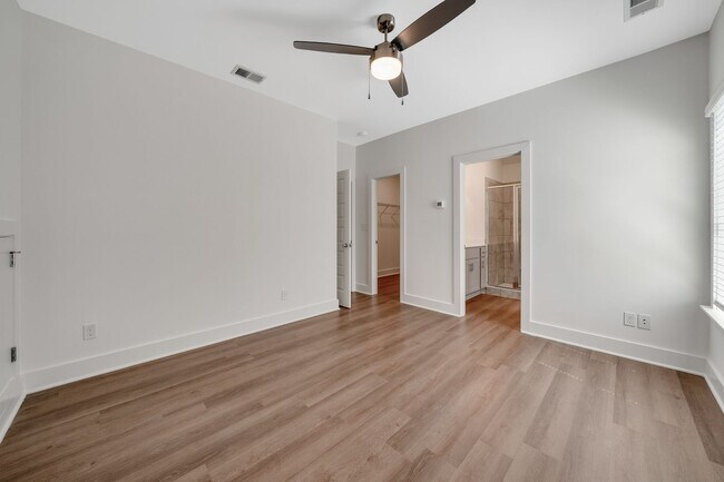 Building Photo - 121 Huntley Dr