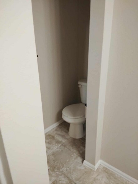 Building Photo - 704 Finch Dr