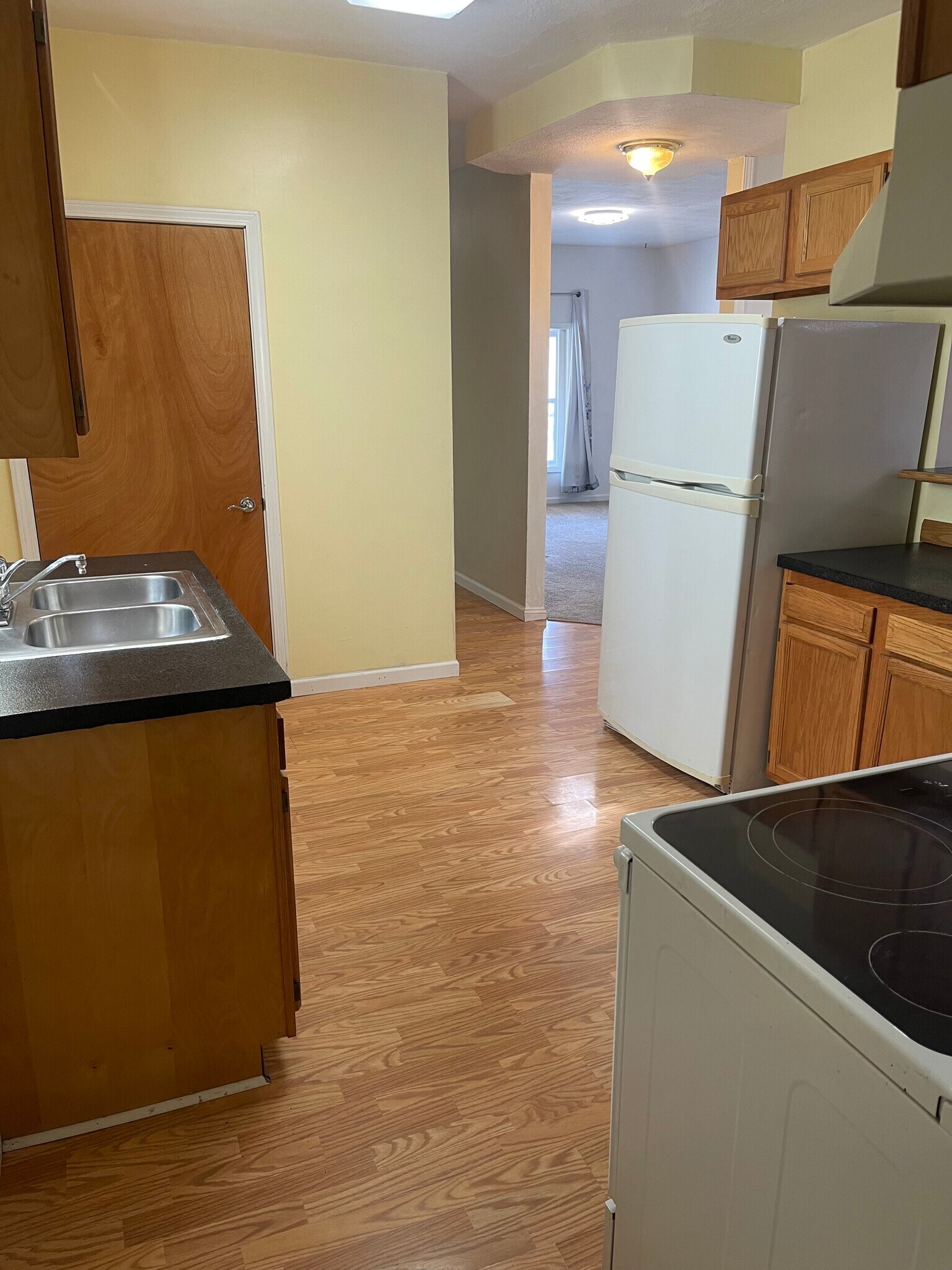 Building Photo - 2330 Parkland Ave