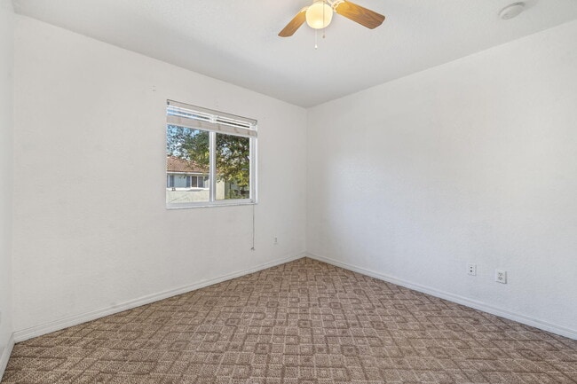 Building Photo - 1927 Alamanda Way