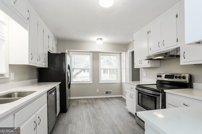 Building Photo - 52 Debonaire Dr NW