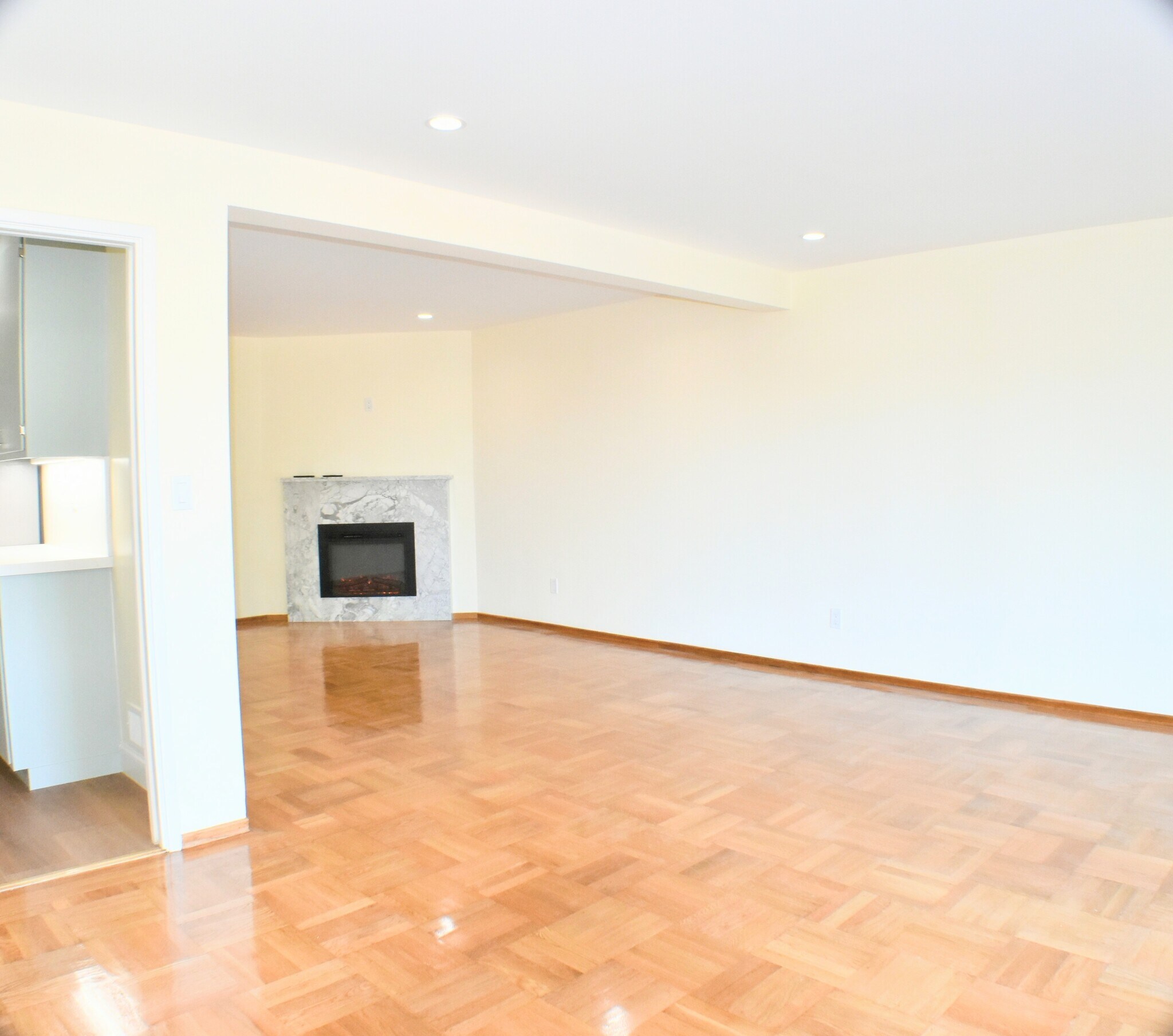 Building Photo - 286 Roosevelt Way