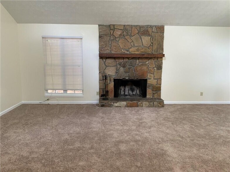 Building Photo - 4167 Oak Ferry Dr NE