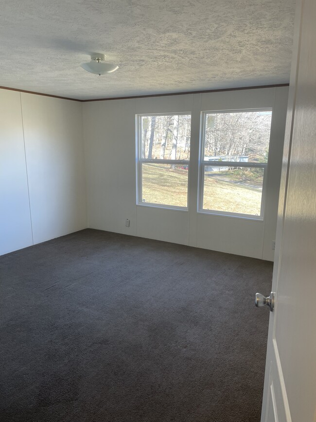 Building Photo - LJE #17