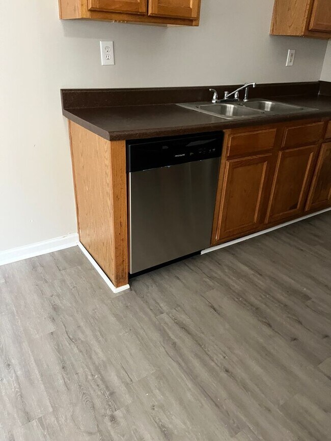 Building Photo - WELCOME HOME!
