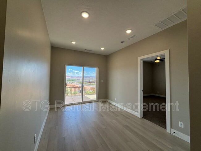 Building Photo - 840 Twin Lakes Dr