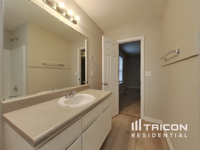 Building Photo - 372 River Trace Dr