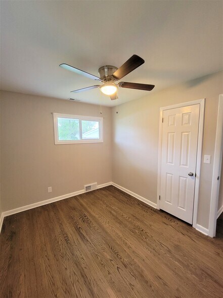 bedroom 2 - 114 Ellis Ave