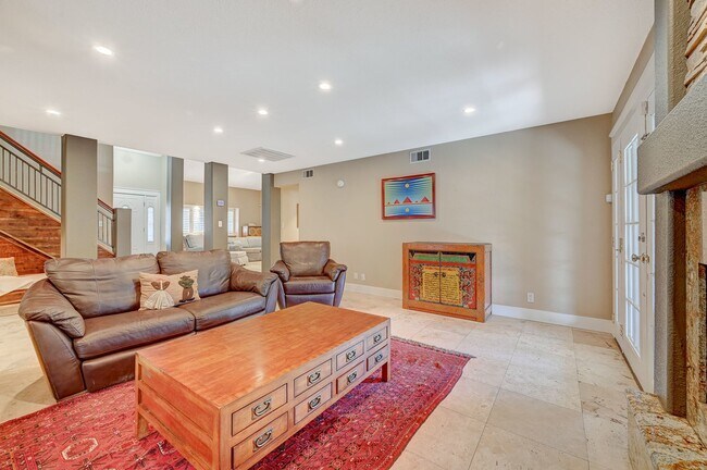 Building Photo - Charming 4 bedroom 3 bath fully furnished pool home in the heart of spring valley!