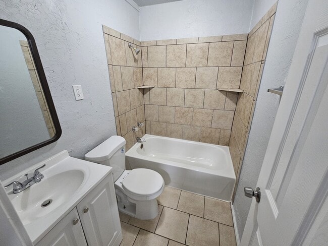 Building Photo - 2505 NW Lincoln Ave