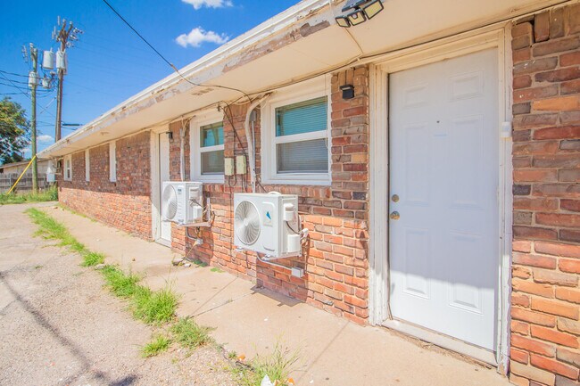 Building Photo - 1610 45th St