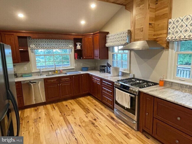 Building Photo - 3317 Black Rock Rd