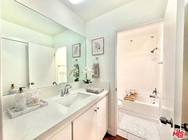 Building Photo - 5805 W 8th St