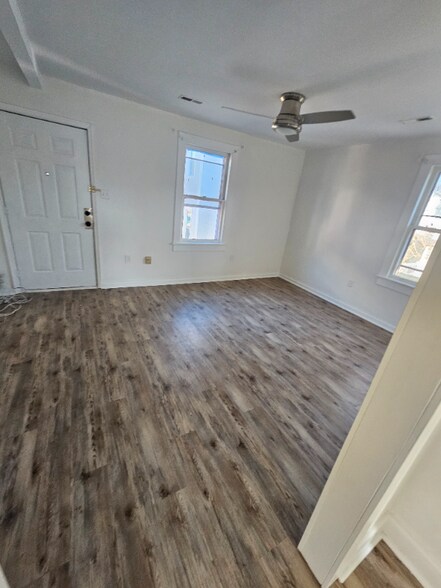 Building Photo - 1609 Spratley St