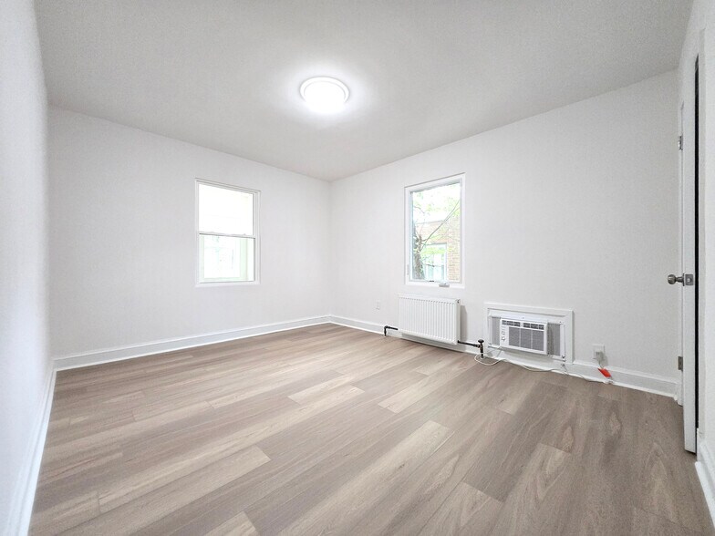 Building Photo - 4526 Avondale St
