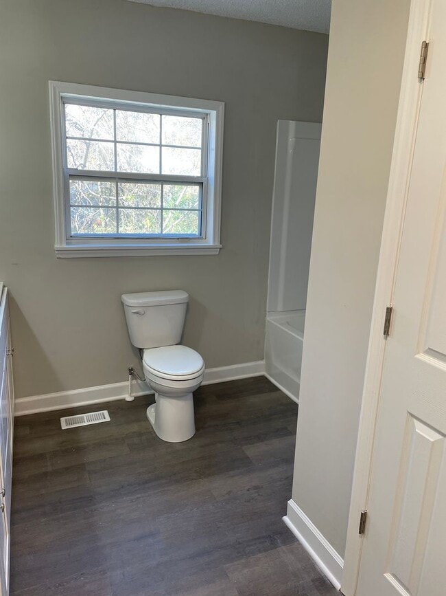 Building Photo - 645 W Northwest Blvd