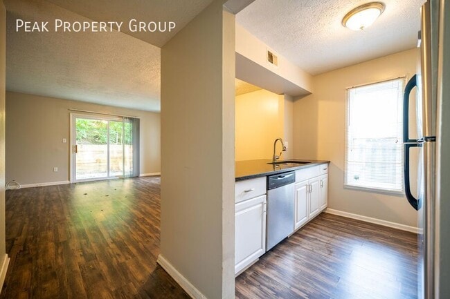 Building Photo - 985 Quay Ave