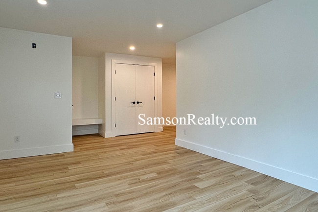 Building Photo - 265 Waterman St