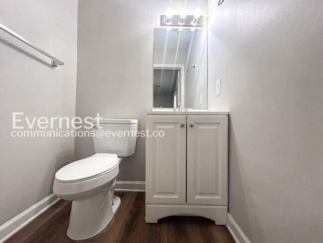 Building Photo - 3 Bed, 2 Bath Home with Garage / Pet-Friendly /  Available Now!