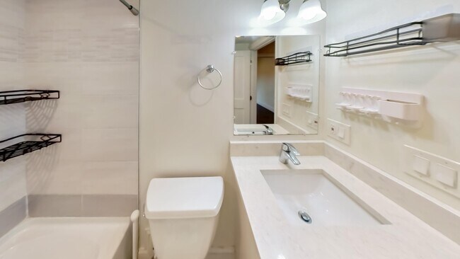 Building Photo - 39 Juniper St