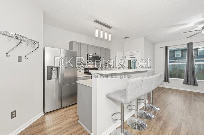 Building Photo - 6311 Shoreview Cir