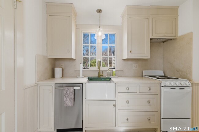 Building Photo - 12 Flanders Rd