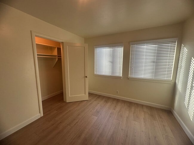 Building Photo - 4767001 /65T