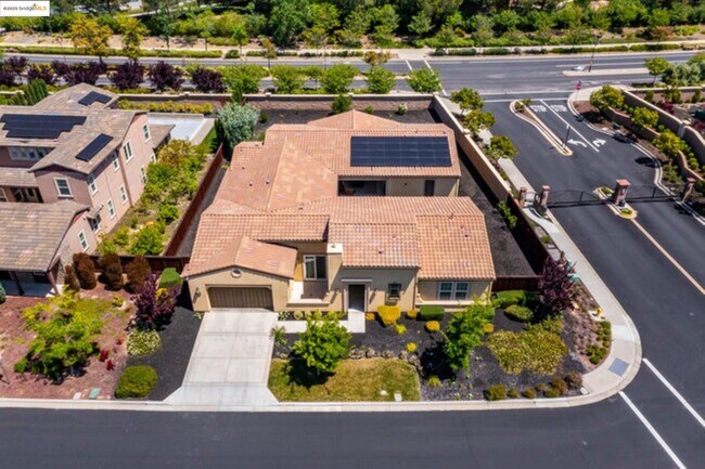 Building Photo - 2258 Reserve Dr