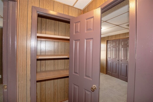 Building Photo - 1805 Oriole Dr