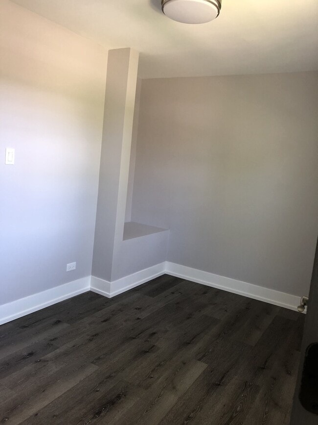 Building Photo - 140 Central Ave