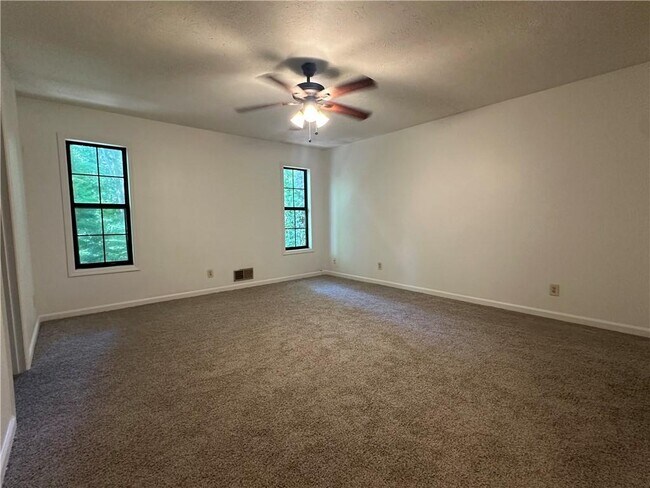 Building Photo - 330 Homestead Cir NW