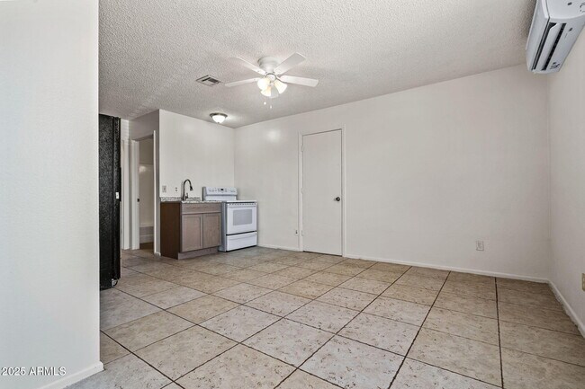 Building Photo - 576 N San Marcos Dr