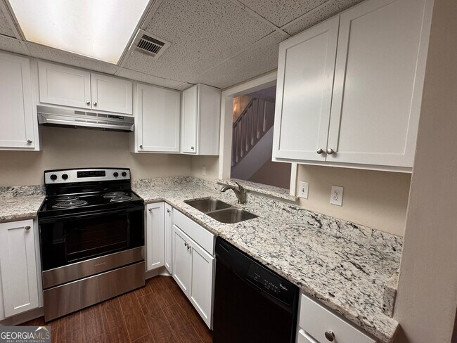 Building Photo - 1717 Wynndowne Trail