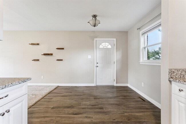 Building Photo - Charming brick rancher with modern kitchen...