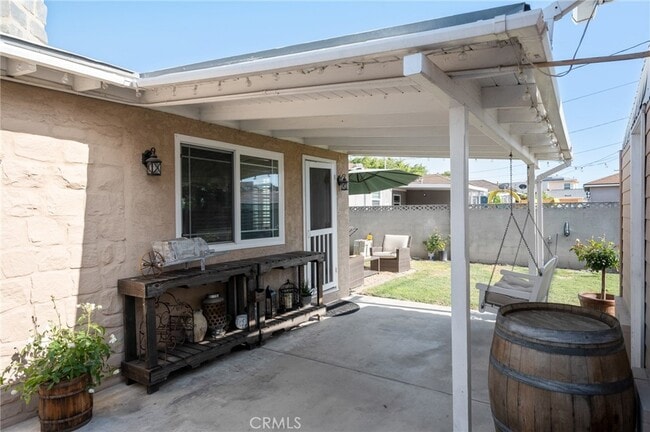 Building Photo - 4637 Hackett Ave